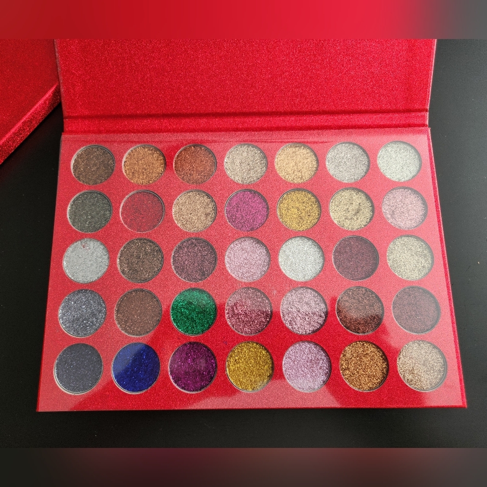 Kara Beauty Galexy Eyeshadow Palette